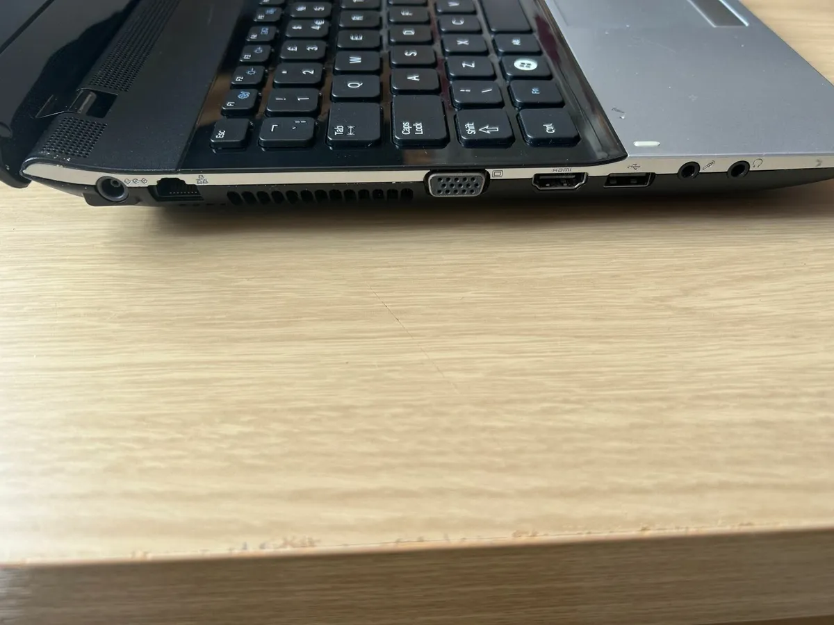 Samsung 300E-i3-16GB-240GB SSD-Windows10 - Image 4