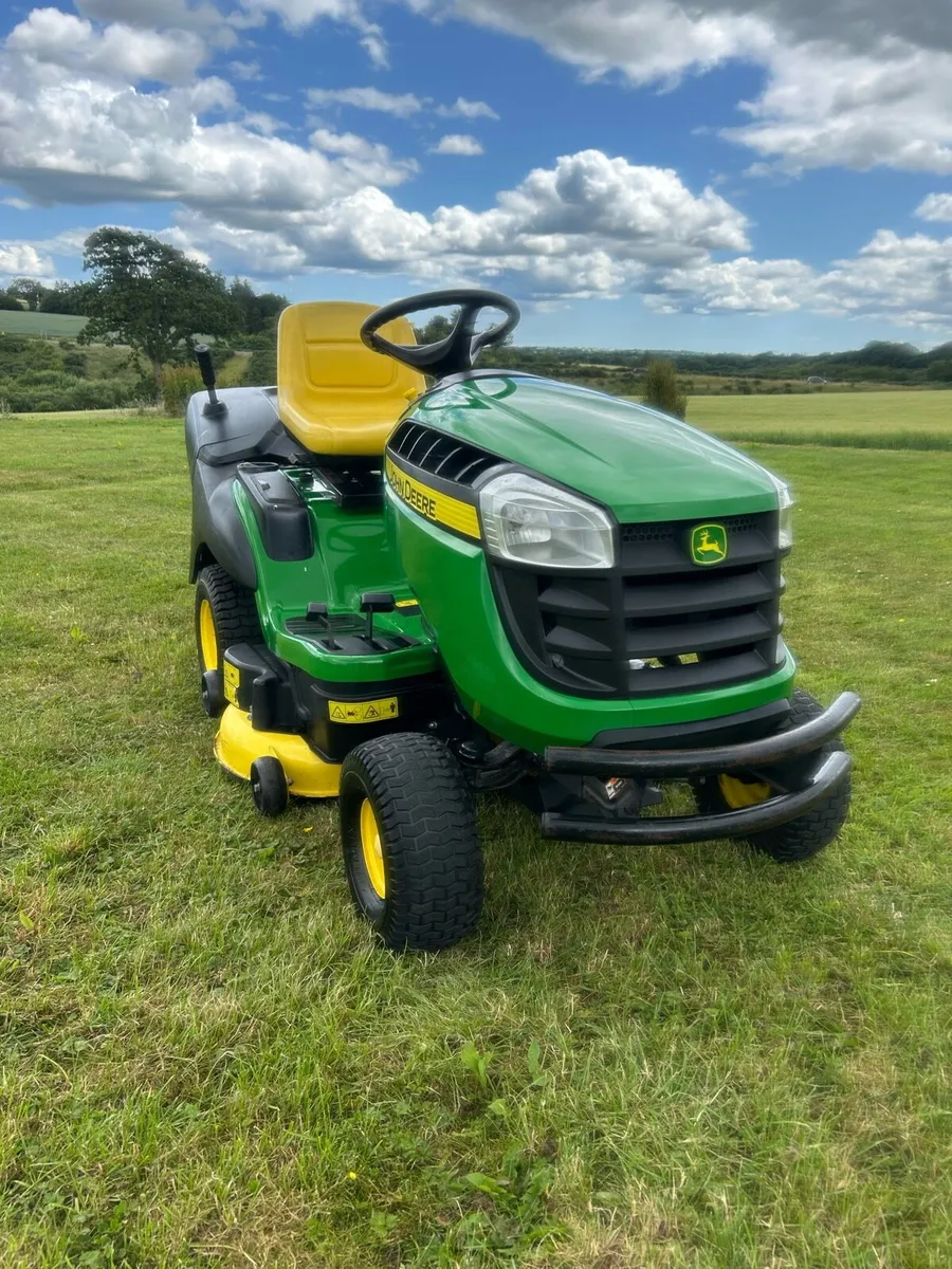 John Deere lawn mower X166R - Image 1