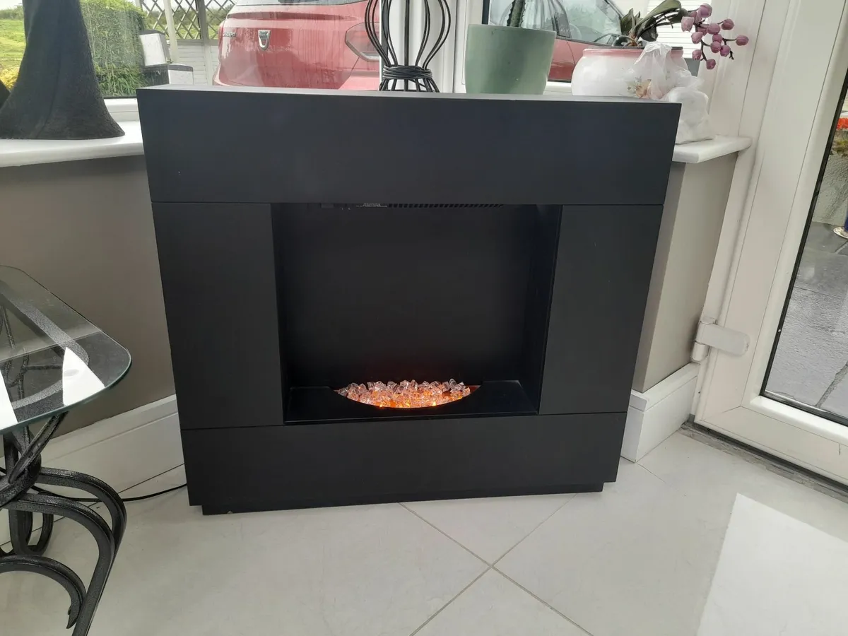 Electric fireplace - Image 1