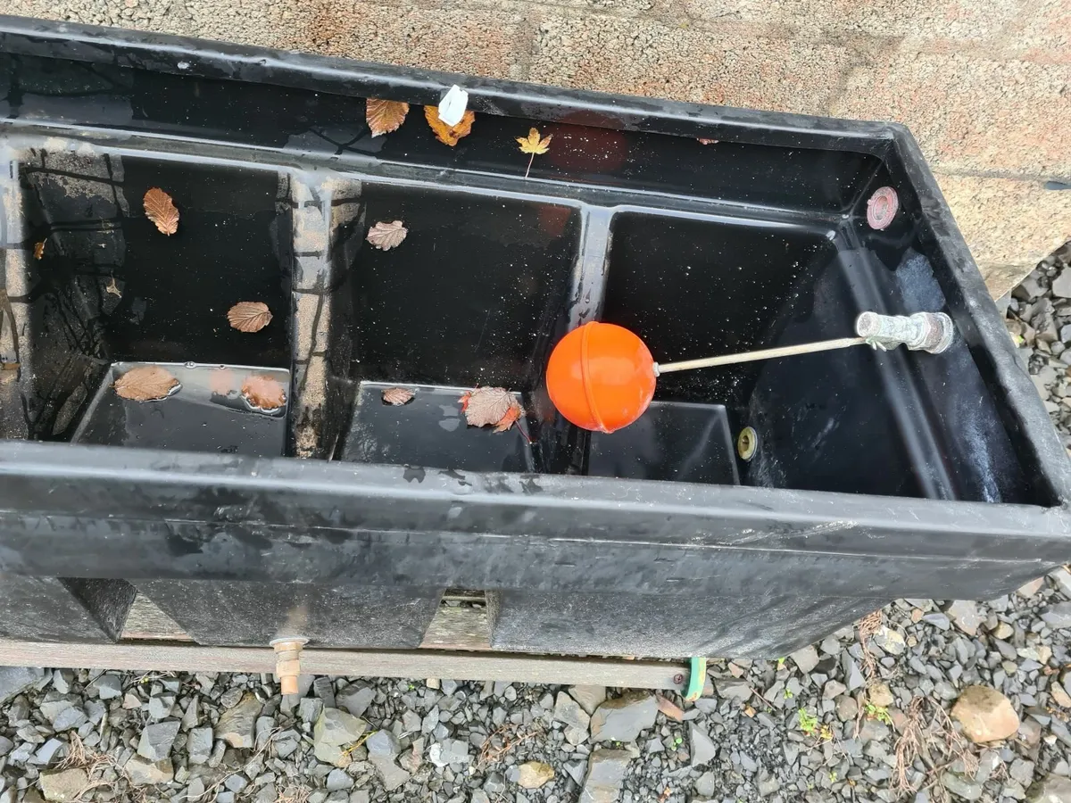 3 x water tanks with internals and connections - Image 1