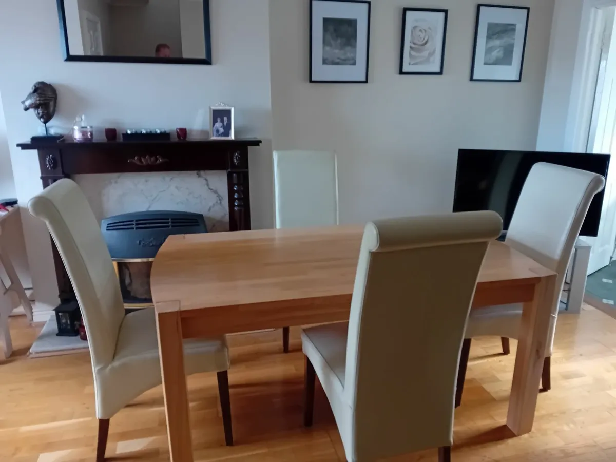 Table and chairs. - Image 2