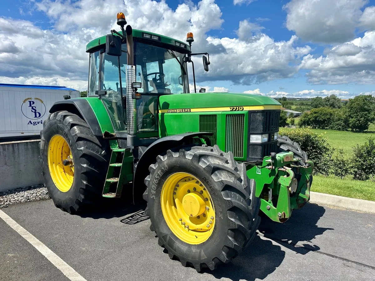 John Deere 7710 - Image 1