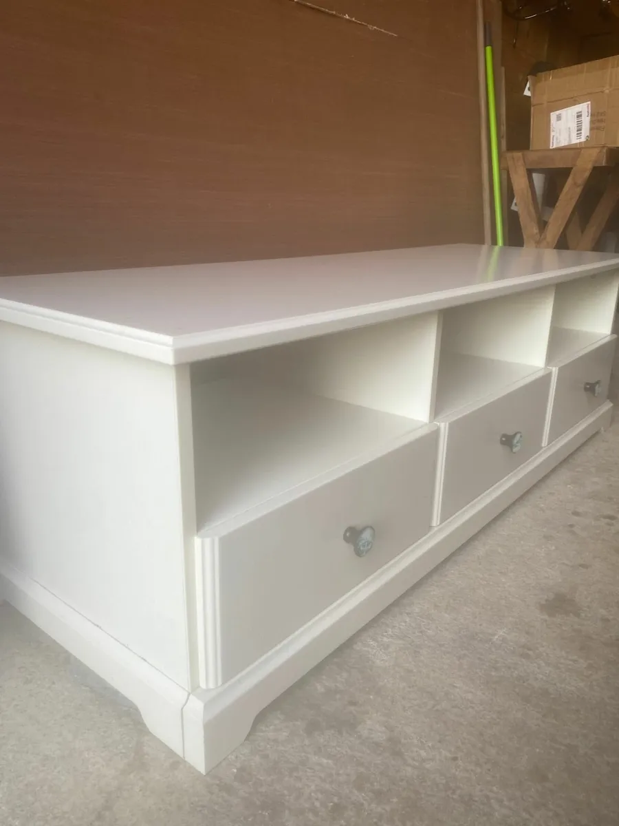 TV Unit - Image 2