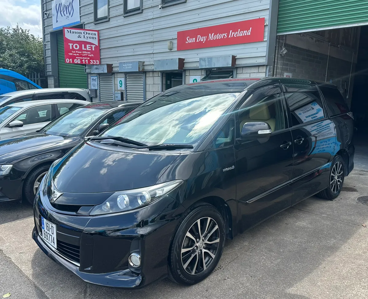 Automatic 7 seater Toyota hybrid - Image 1