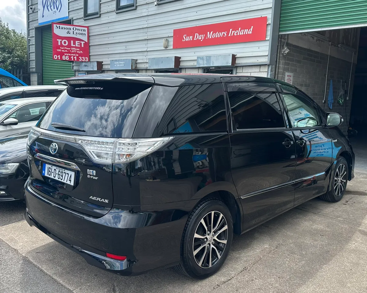Automatic 7 seater Toyota hybrid - Image 2