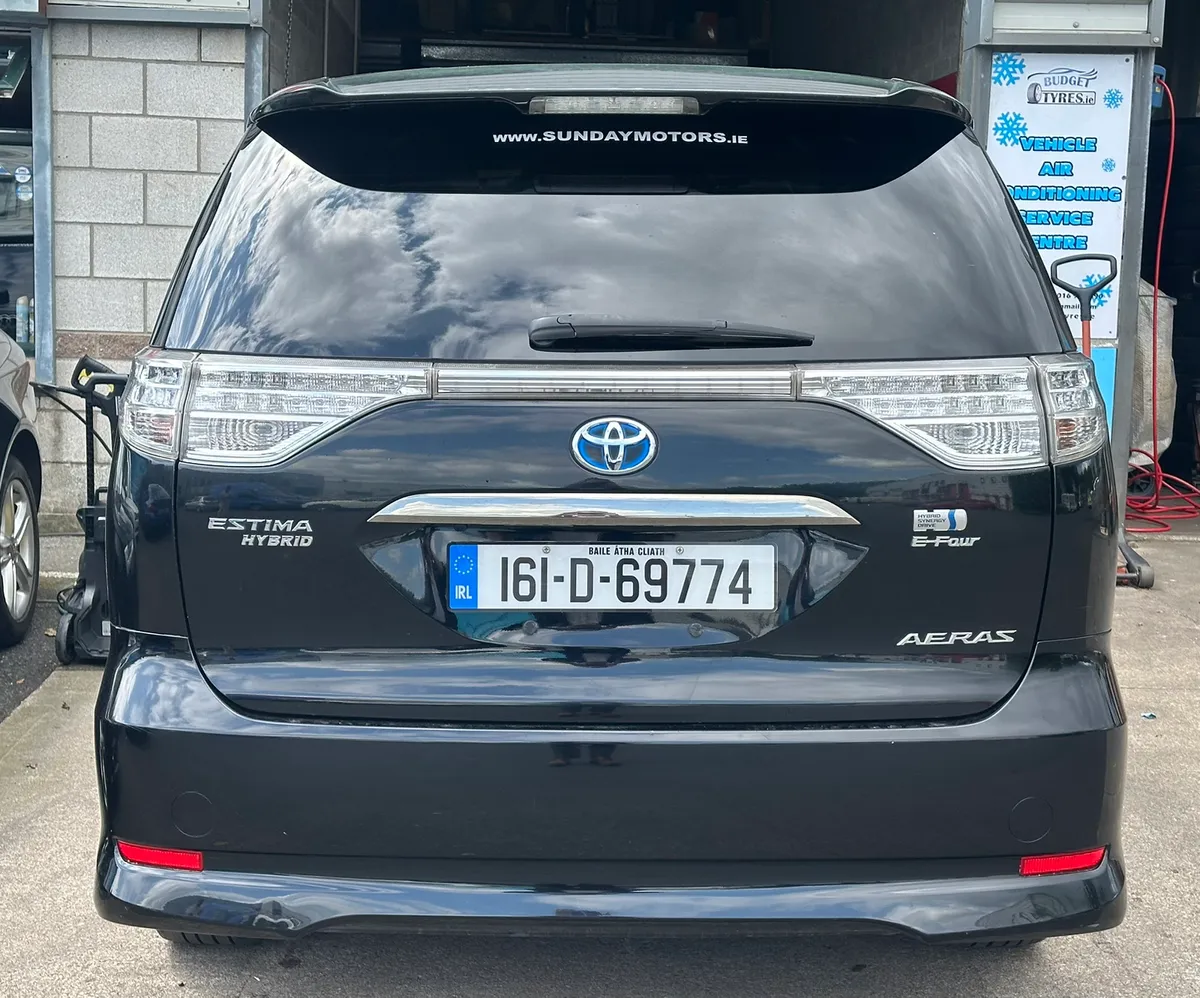 Automatic 7 seater Toyota hybrid - Image 4
