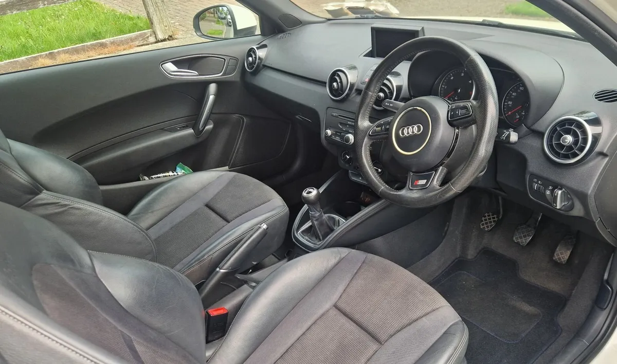 Audi A1 2011 - Image 2