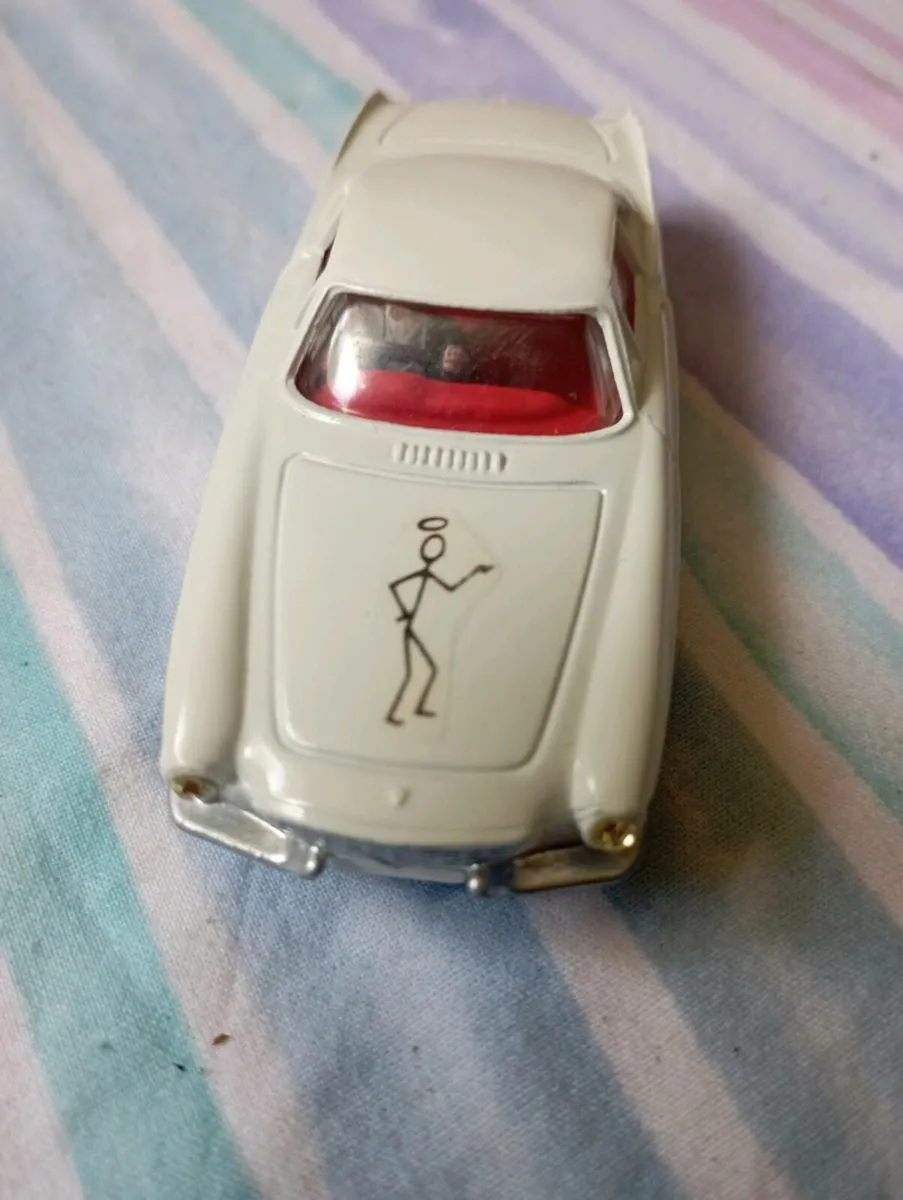 THE SAINT VOLVO P1800 DIE - CAST MODLE CAR - Image 3
