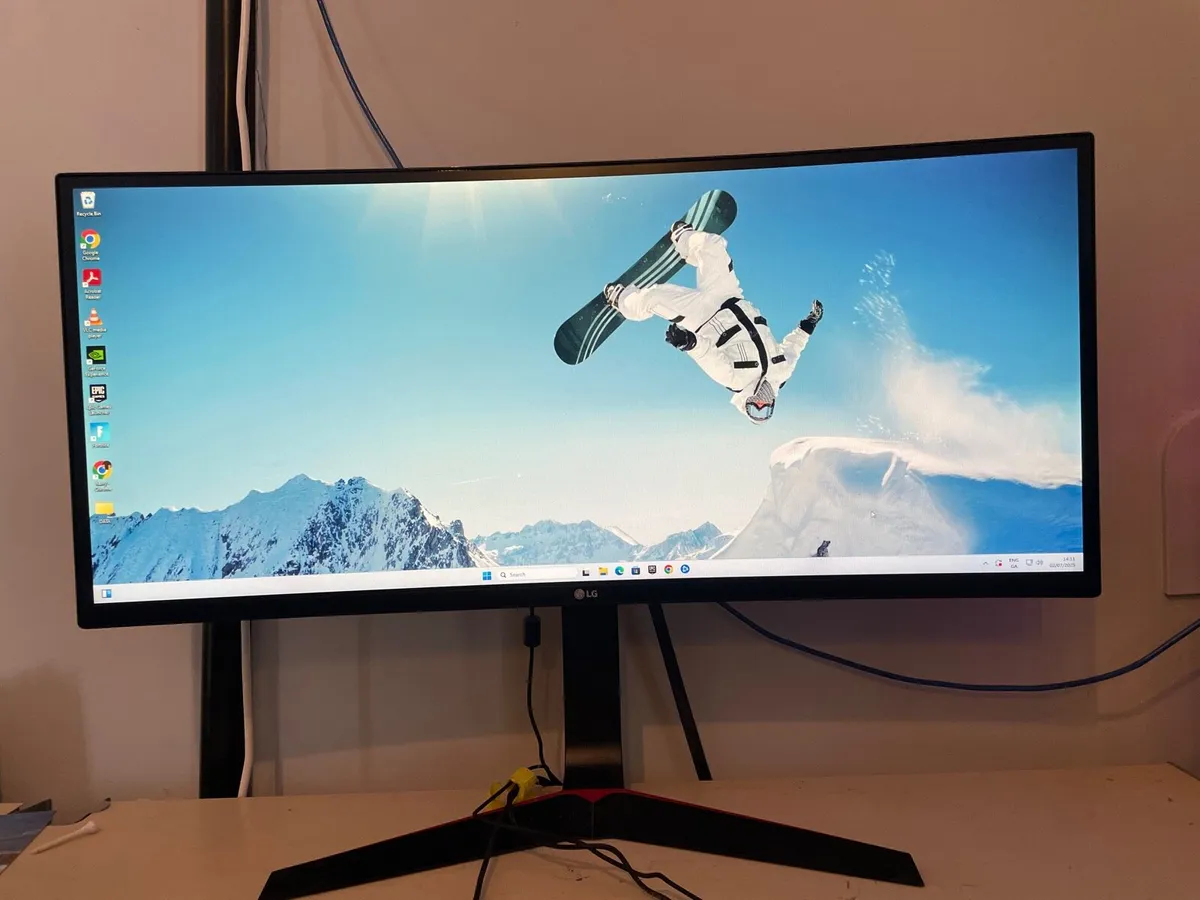 LG 34” UltraWide curved gaming monitor - Image 2