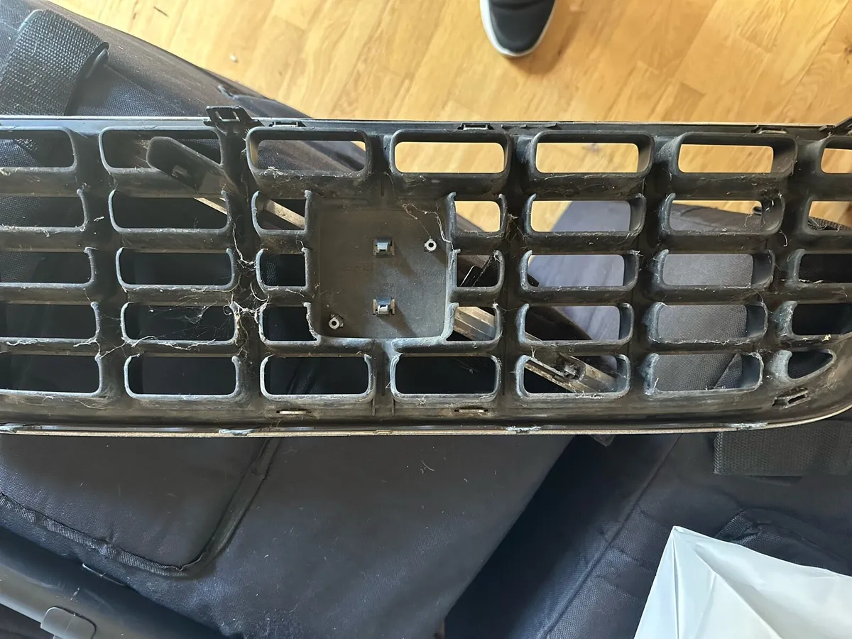 Grill Volvo V70 Mk3 - Image 3
