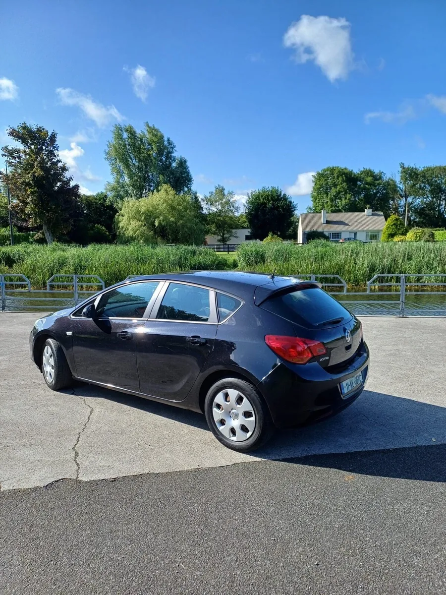 Opel Astra Hatchback 1.7 Diesel - Image 4