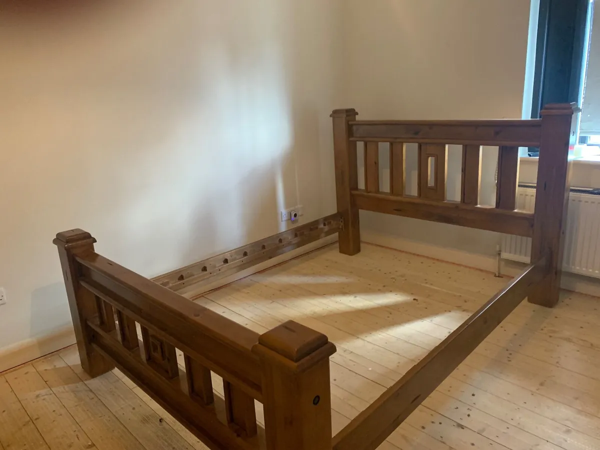Bed frame, dressing table & 2 bedside lockers - Image 1