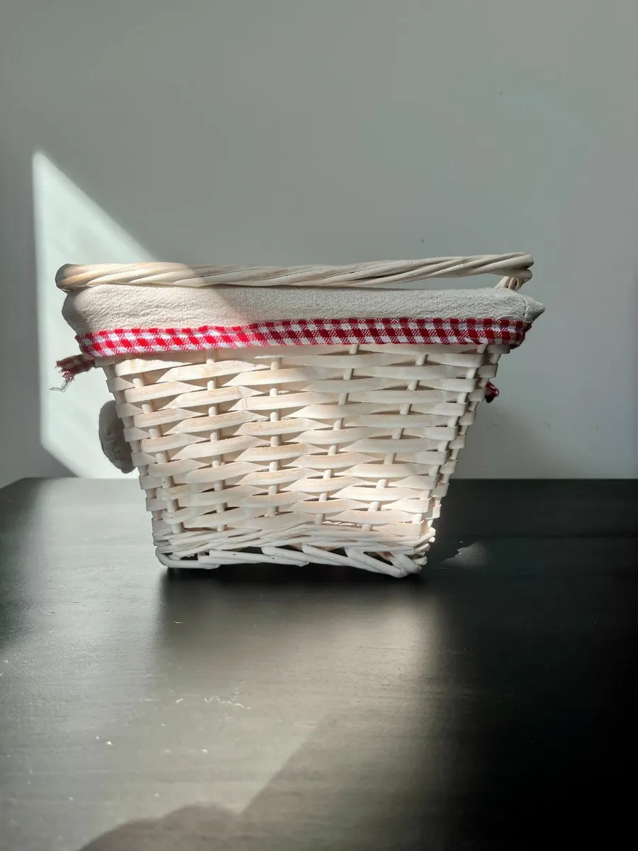 White Wicker Picnic Basket - Image 4