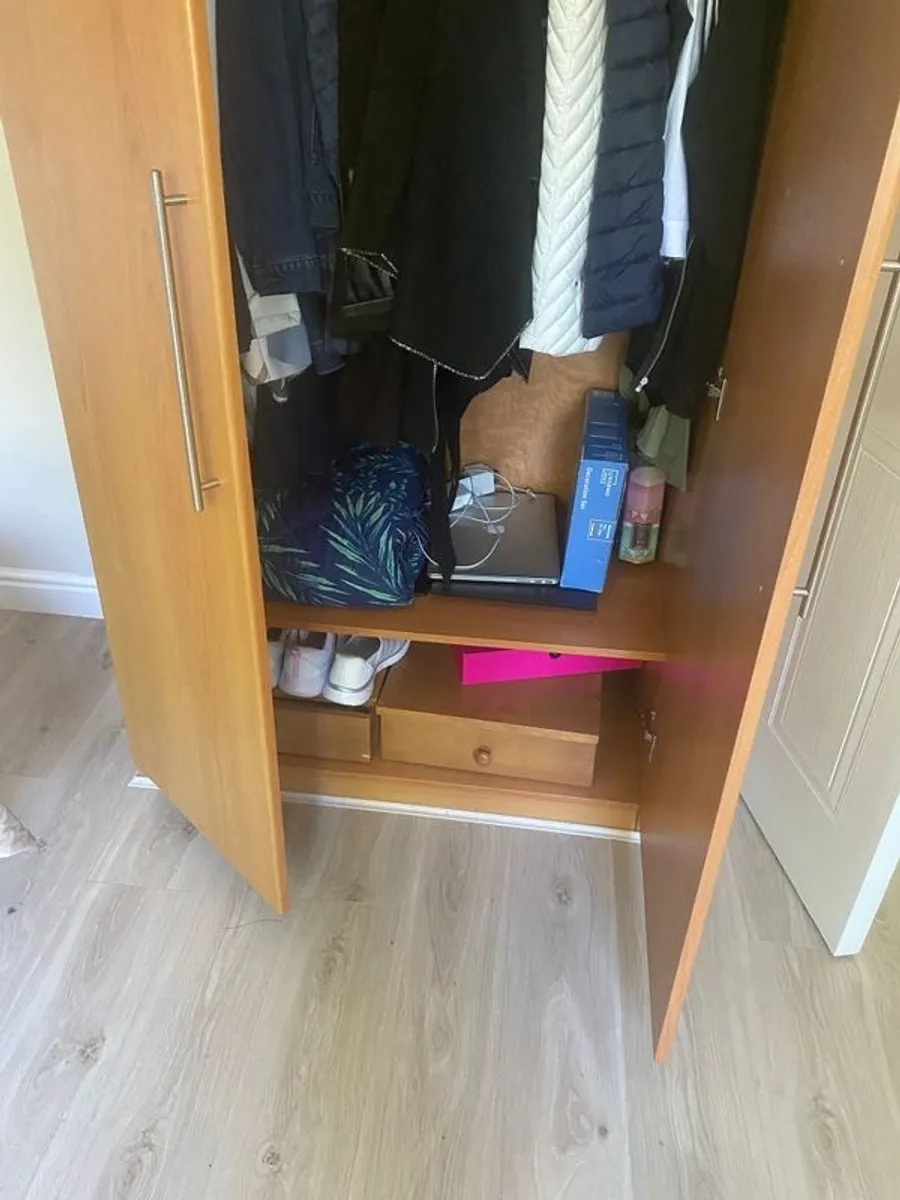 wardrobe free must be gone by Friday - Image 4