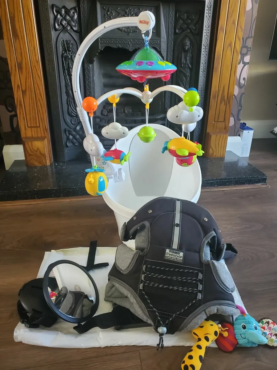 Baby Bundle - Snuggle bath, Tomy Sling harness - Image 1