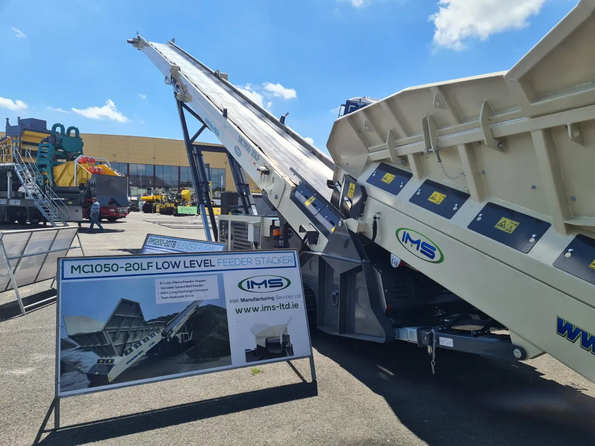 TRACKED CONVEYOR WITH FEEDER FOR SALE / HIRE - Image 1
