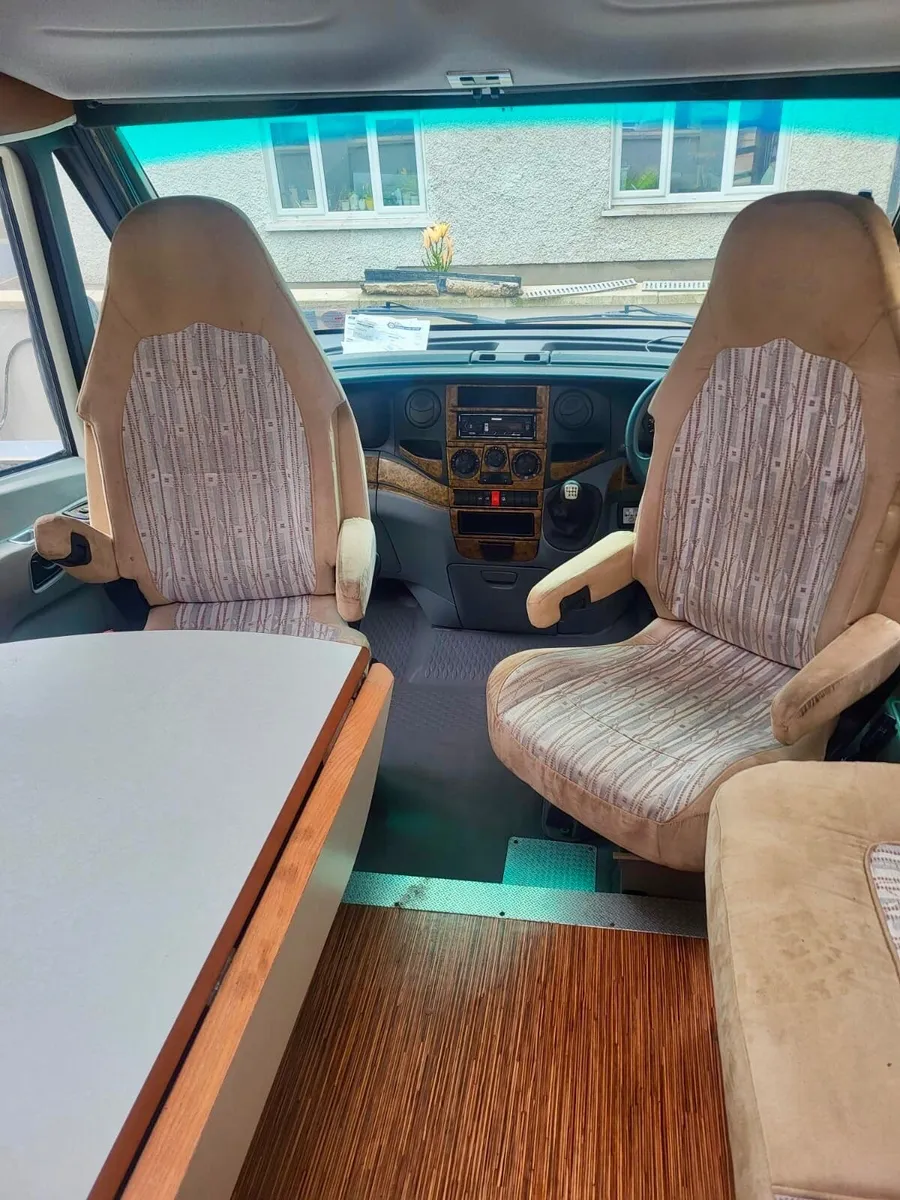 Laika Rexoline 721 motorhome - Image 2