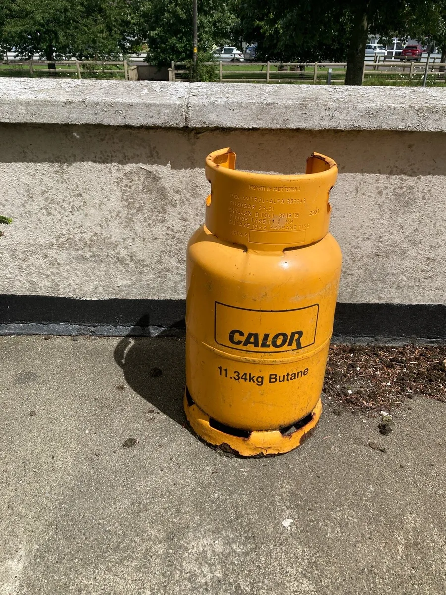 Butane gas canister, half full - Image 1