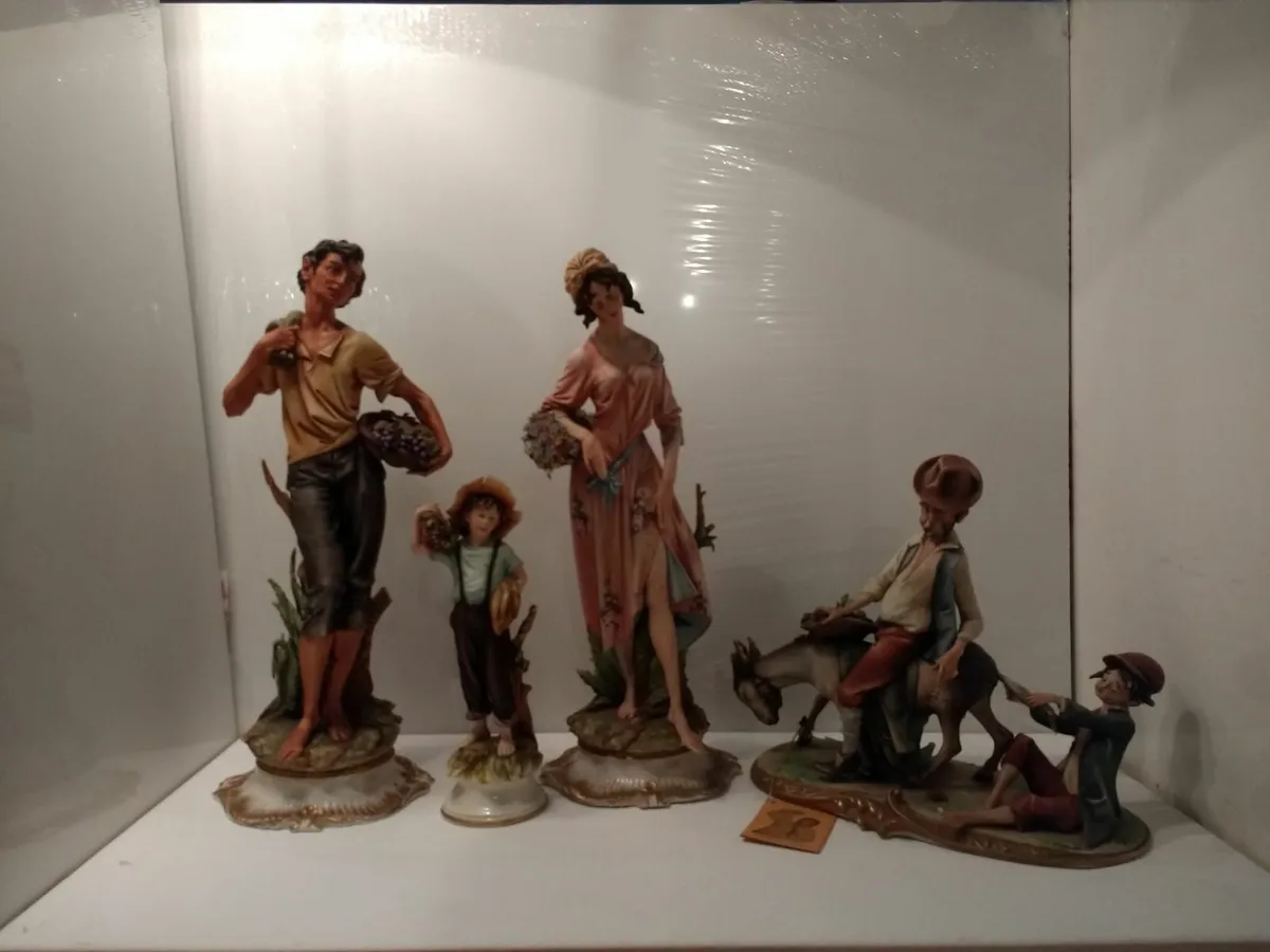Capodimonte Figurine set Rare Vintage Collectible - Image 2