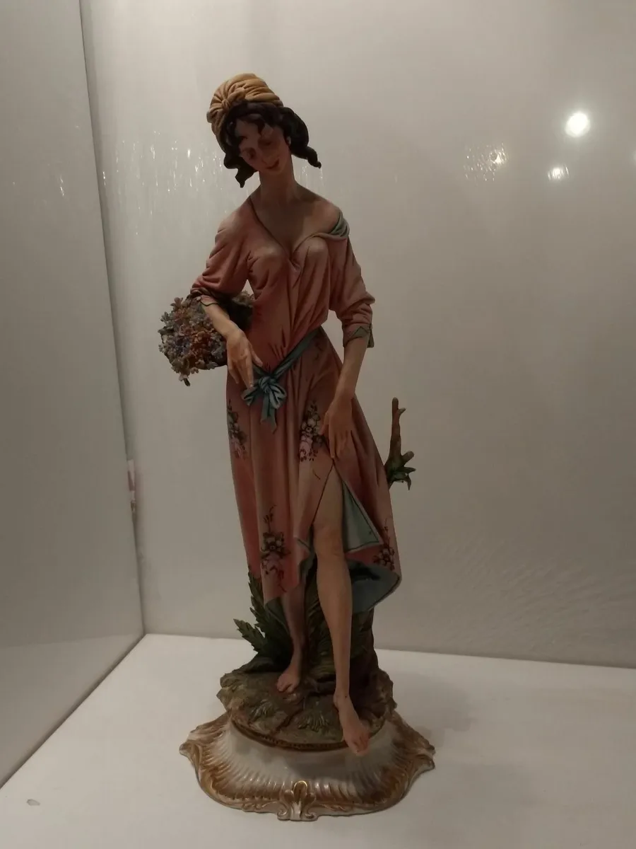 Capodimonte Figurine set Rare Vintage Collectible - Image 3