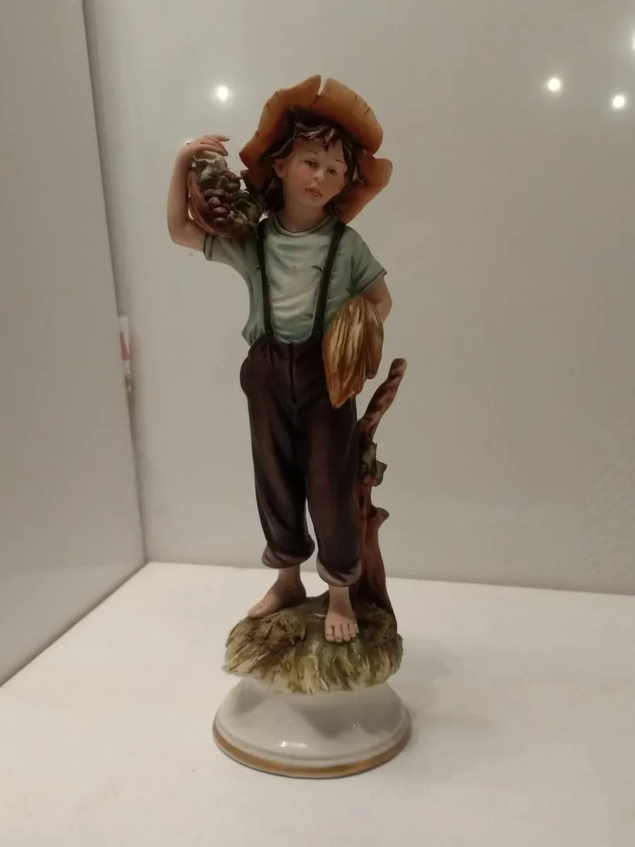 Capodimonte Figurine set Rare Vintage Collectible - Image 4