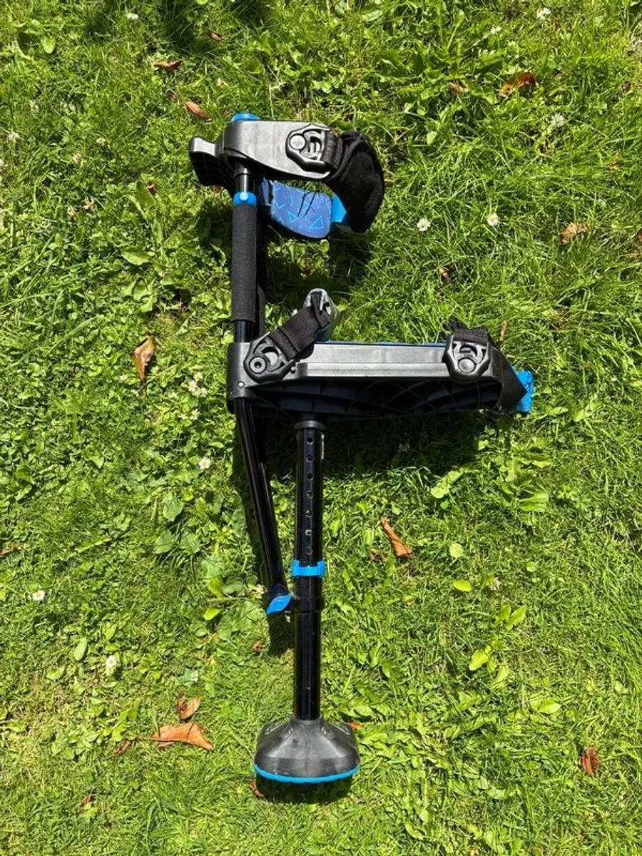 iwalk 3.0 hands free crutch. - Image 1