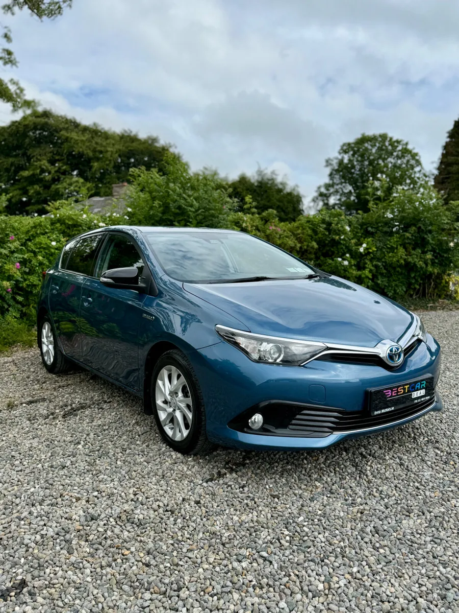 2017 Toyota Auris 1.8 Hybrid Luna Auto - Image 1