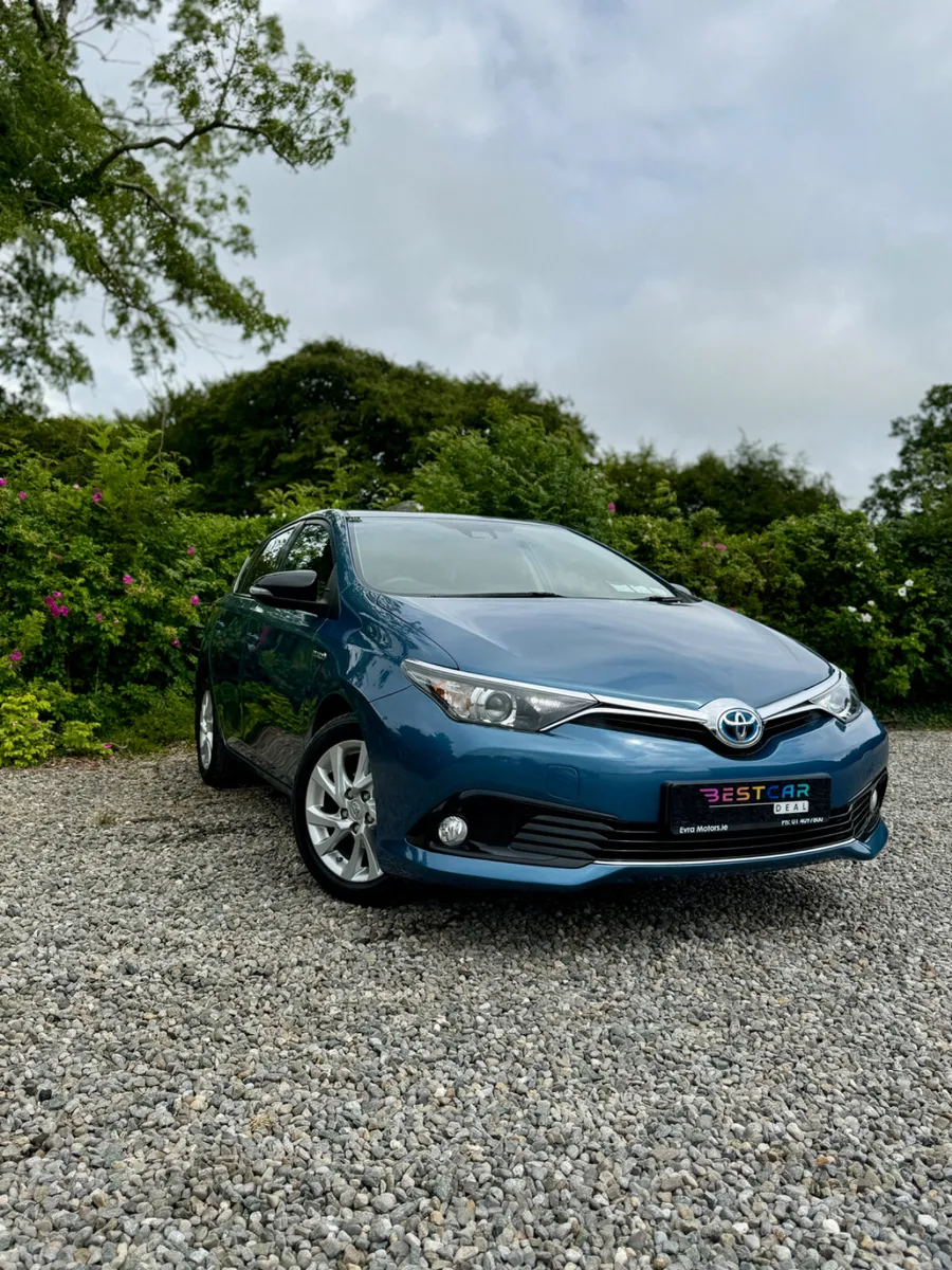 2017 Toyota Auris 1.8 Hybrid Luna Auto - Image 2