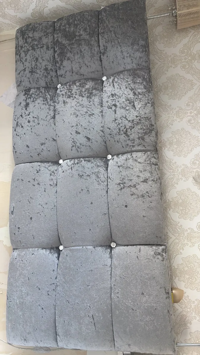 Crushed Velvet Bed - Image 2
