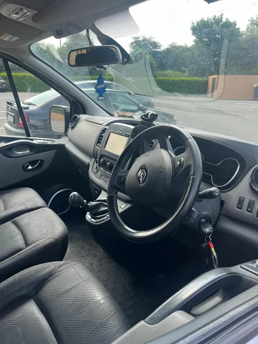 Renault Trafic 2016 - Image 2