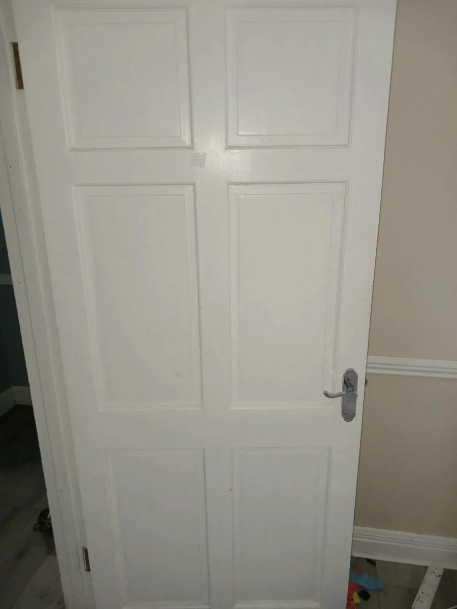 White internal doors - Image 1