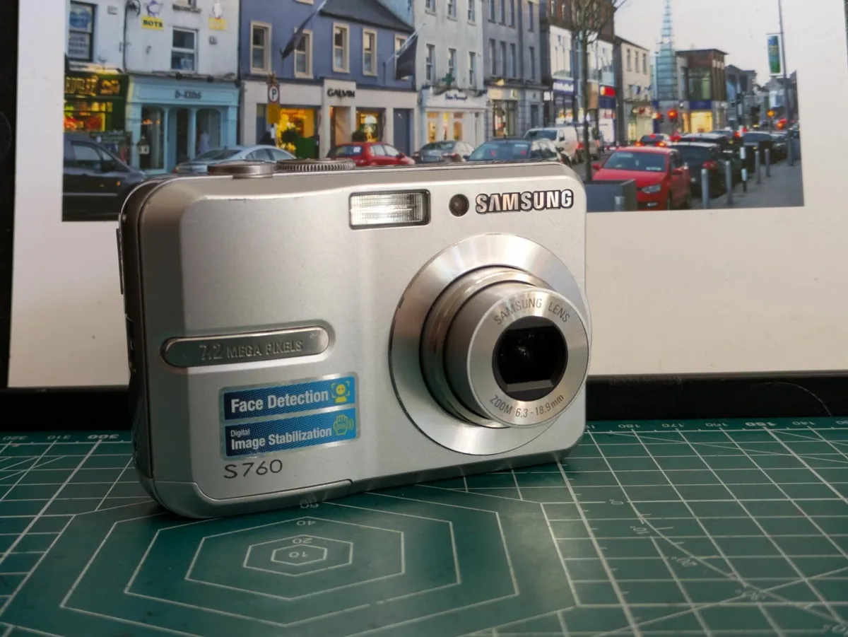 Samsung 7MP CCD 🌈 digital compact camera - Image 1