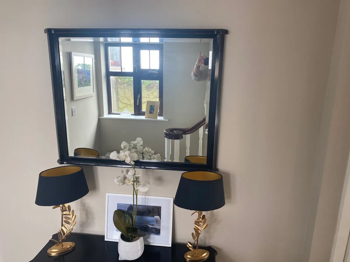 Laura Ashley table,  hall mirror and two lamps - Image 3