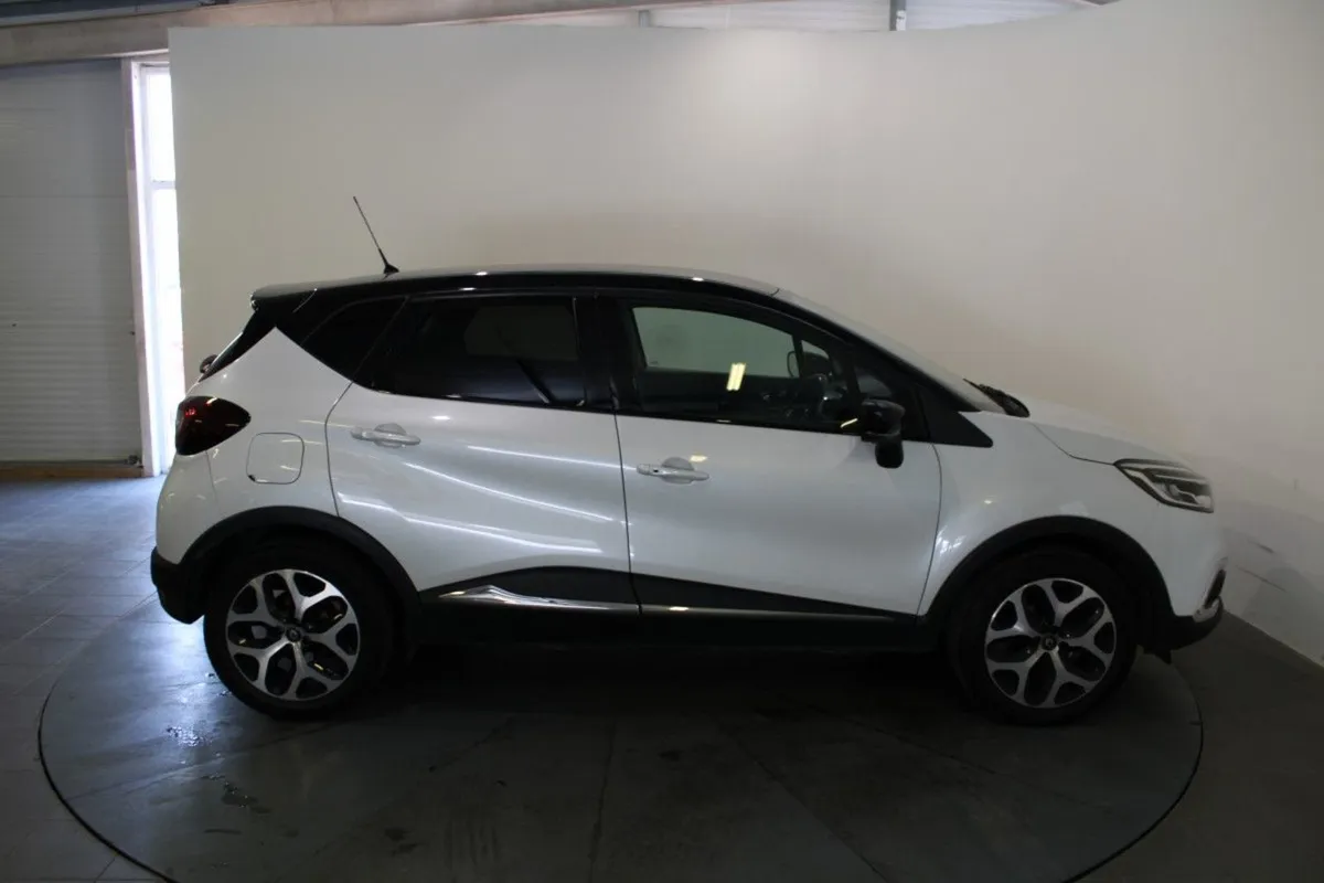 Renault Captur Tce 90 Signature X NAV - Image 2