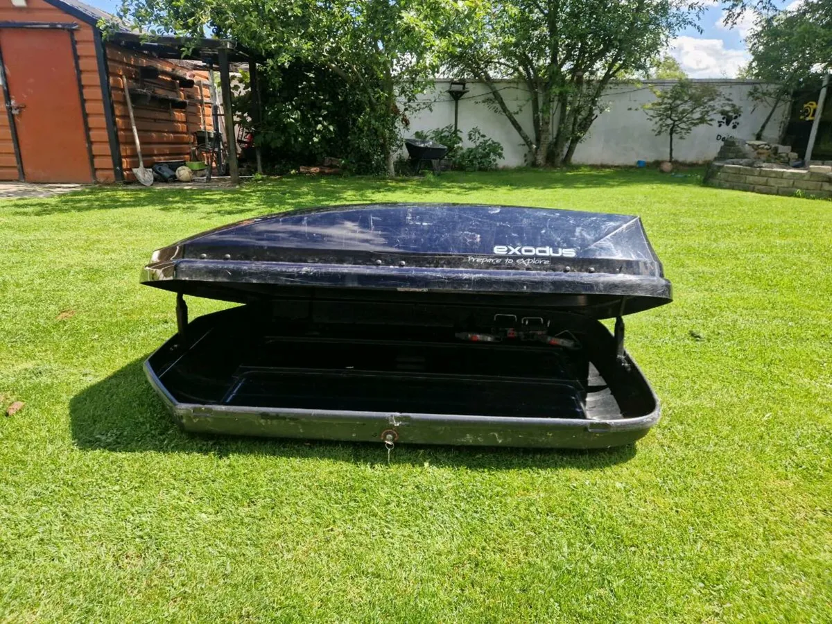 Roof box - Image 1