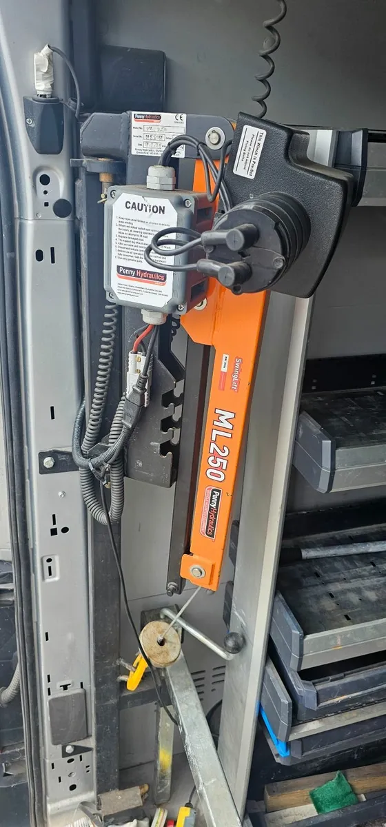 swing lift for van - Image 1