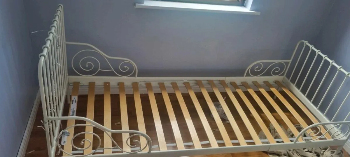 Single bed - Image 1