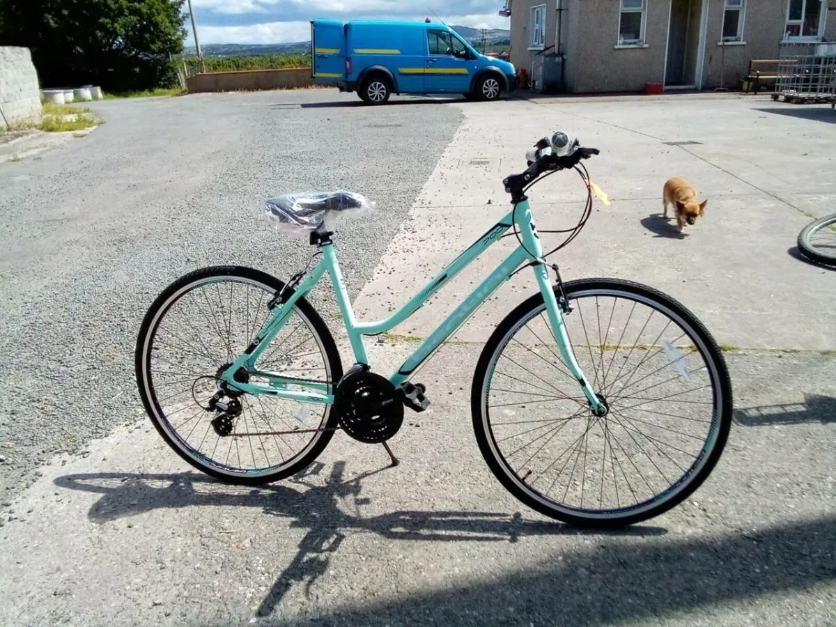 Ladies hybrid touring bikes - Image 1