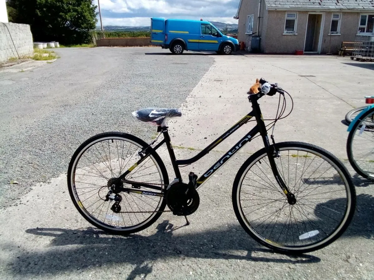 Ladies hybrid touring bikes - Image 4