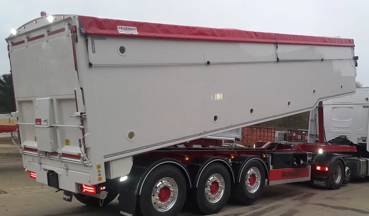 2025 Fruehauf Blower 64cu yd - Image 1
