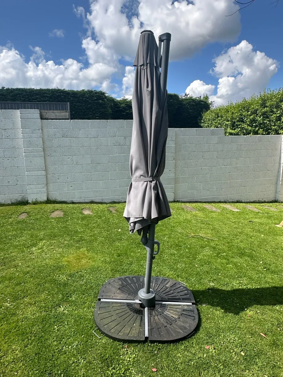 Parasol Sun Umbrella, charcoal grey plus base - Image 3
