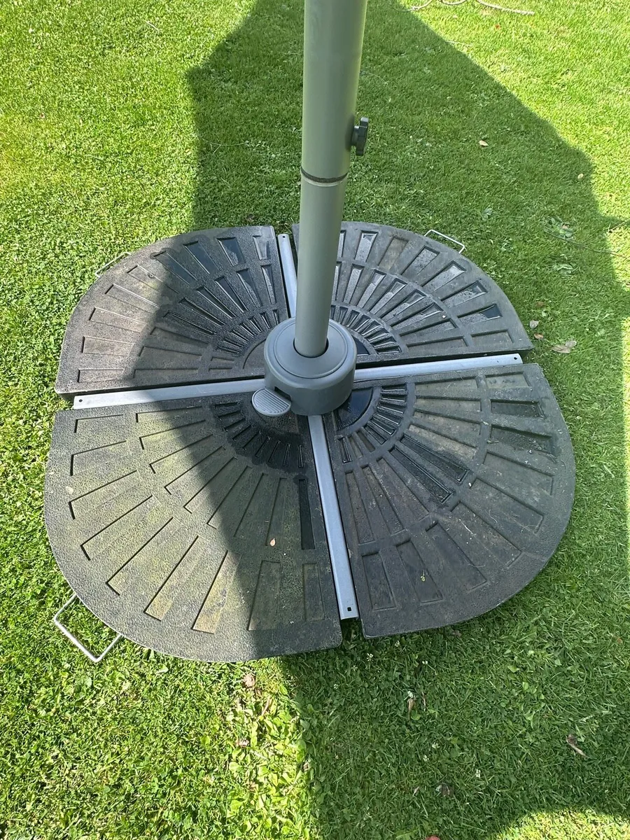 Parasol Sun Umbrella, charcoal grey plus base - Image 4