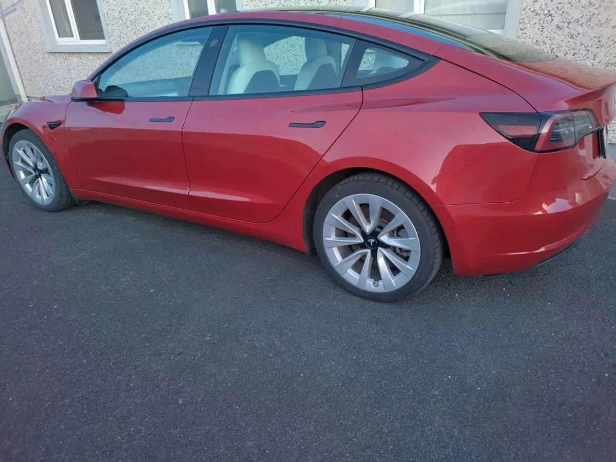 2021 (212) Tesla Model 3 RWD - Image 2