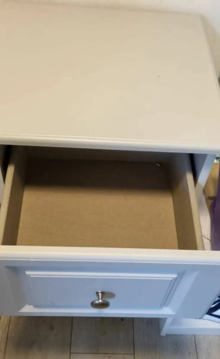 Desk table - Image 1