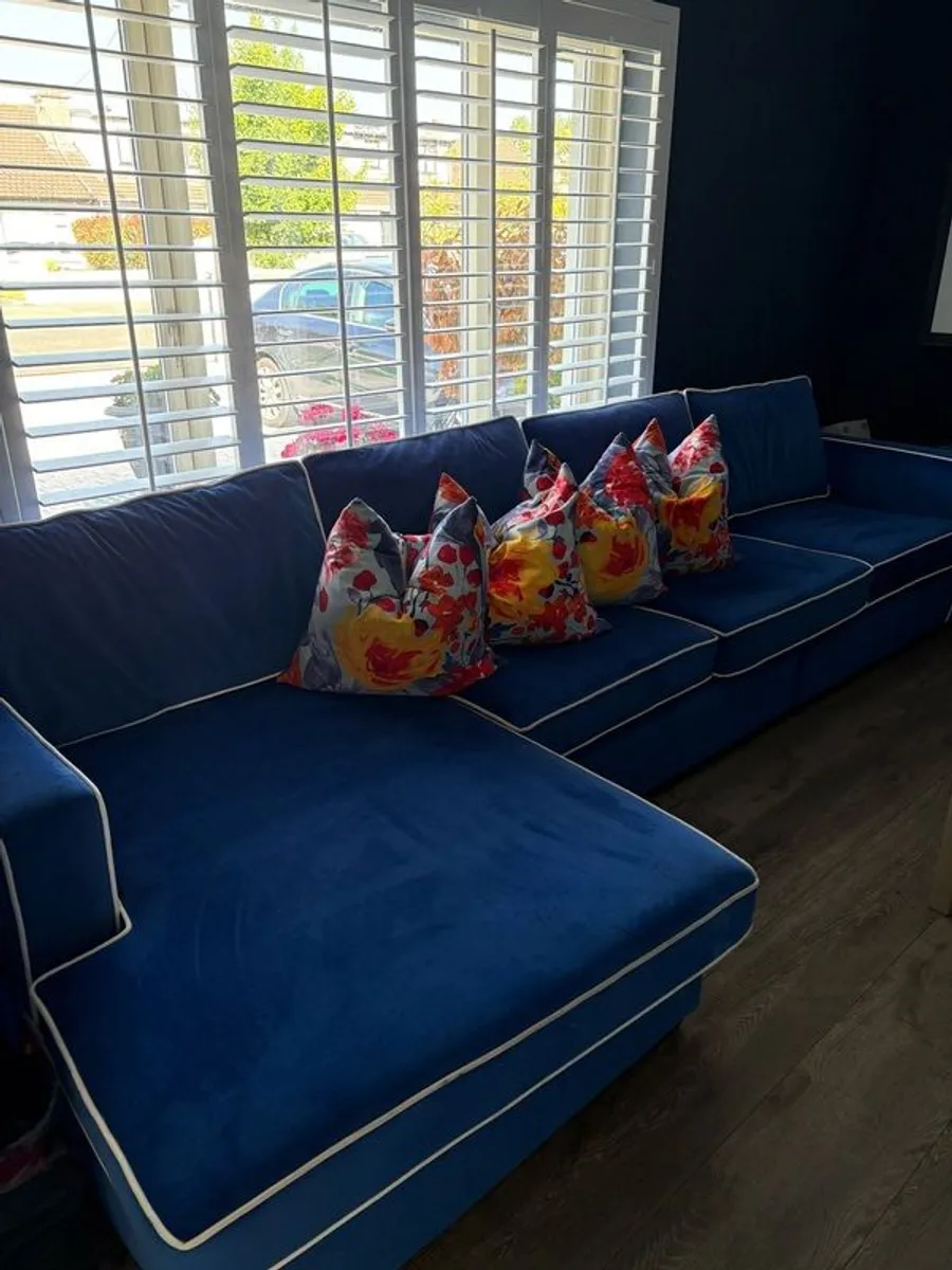 LShape sofa - Image 1