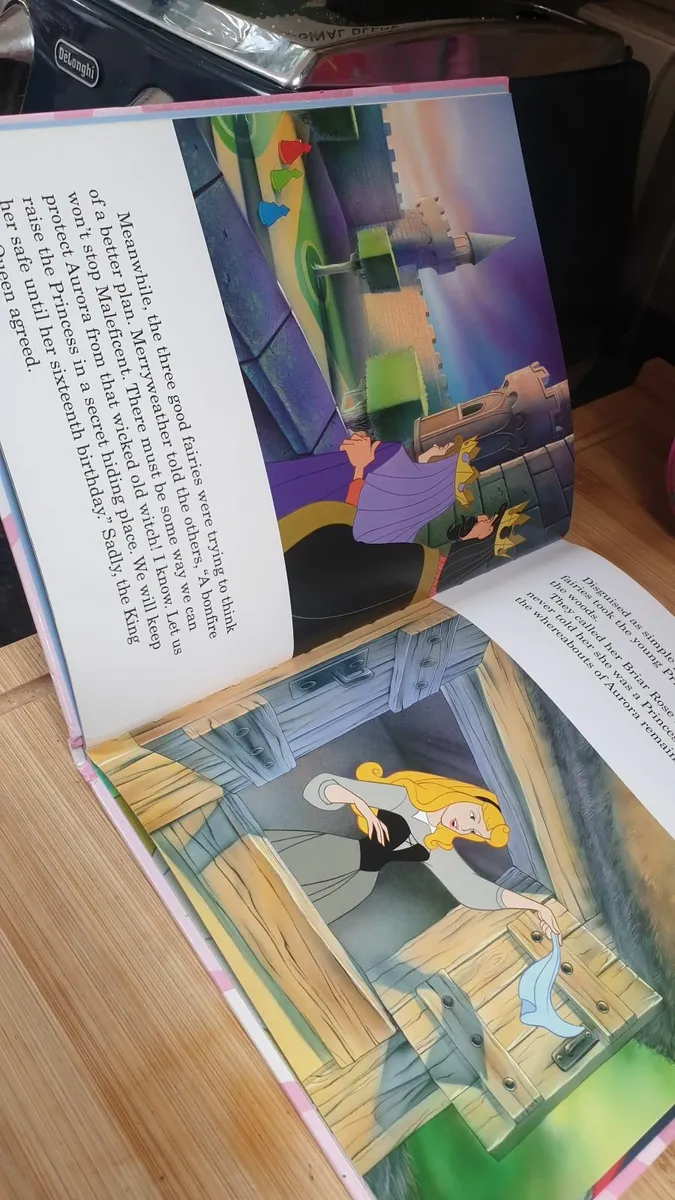 Disney book and storage bag - Image 3