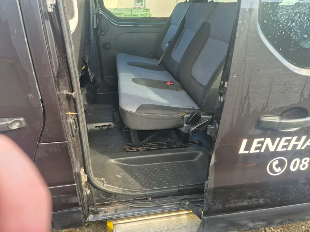 9 seater wheelchair taxi - Image 4
