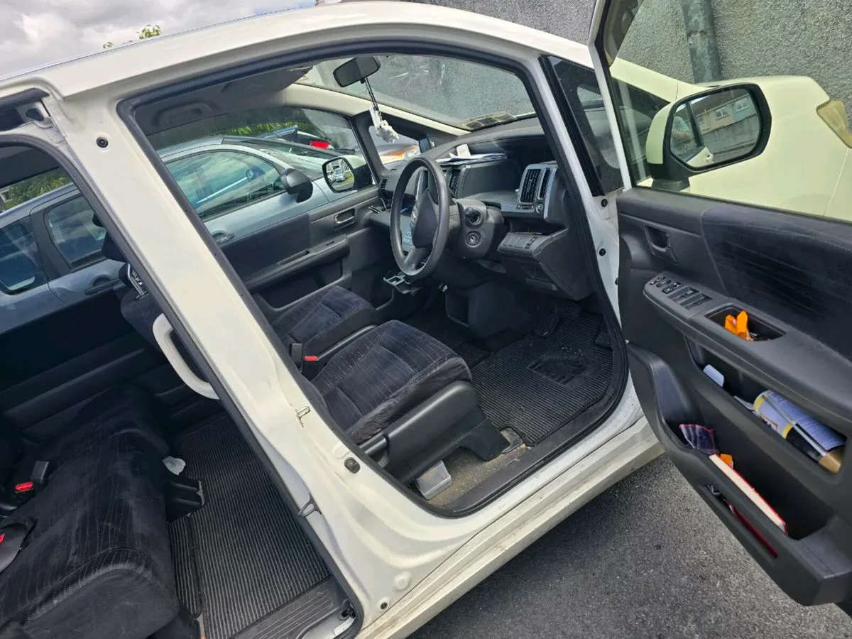 Honda Stepwagon - Image 2