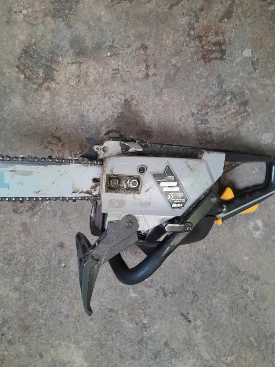 Titan chainsaw = for repairs or parts - Image 2
