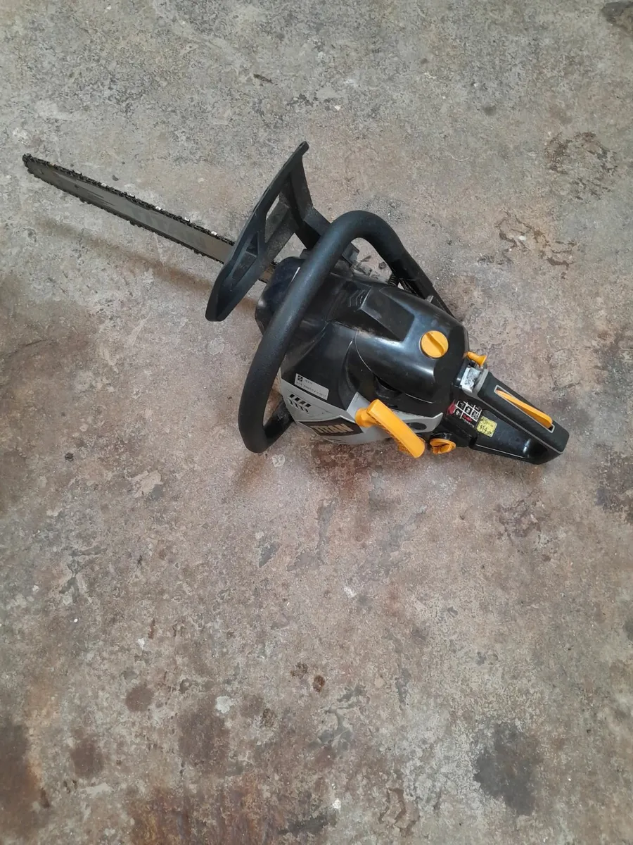 Titan chainsaw = for repairs or parts - Image 3